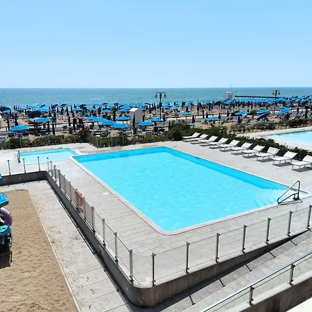 Апартаменты Apollo Fronte Mare Лидо-ди-Езоло
